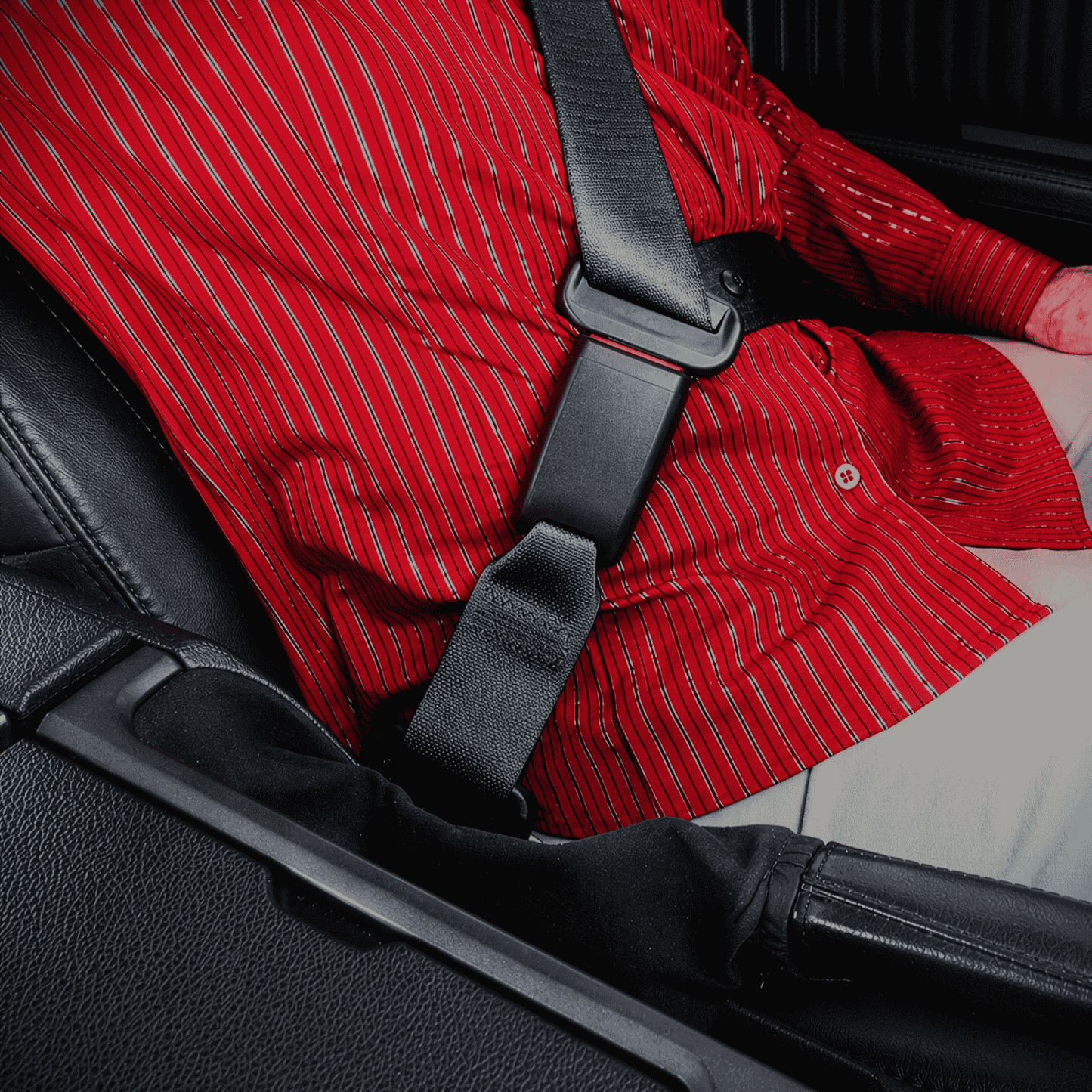 Black red button seat belt extender extension safety certified meets fmvss standards e4 e8 e9